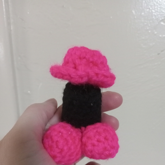 Handcrafted Hot Pink And Black 🍆 crochet chapstick gag gift holder - Picture 1 of 3